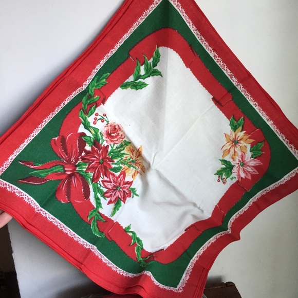 Vintage Christmas 70” round tablecloth & napkins 1988 - Picture 2 of 10